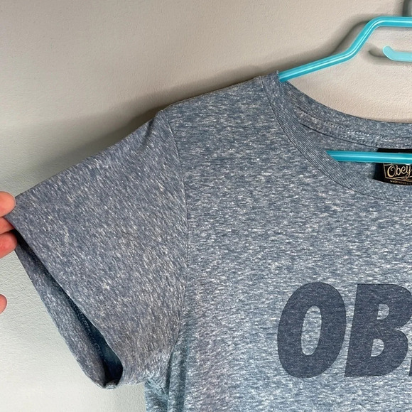 OBEY Graphic Logo Crewneck T-Shirt Heather Blue Short Sleeve USA Baddie Size M - Picture 5 of 10